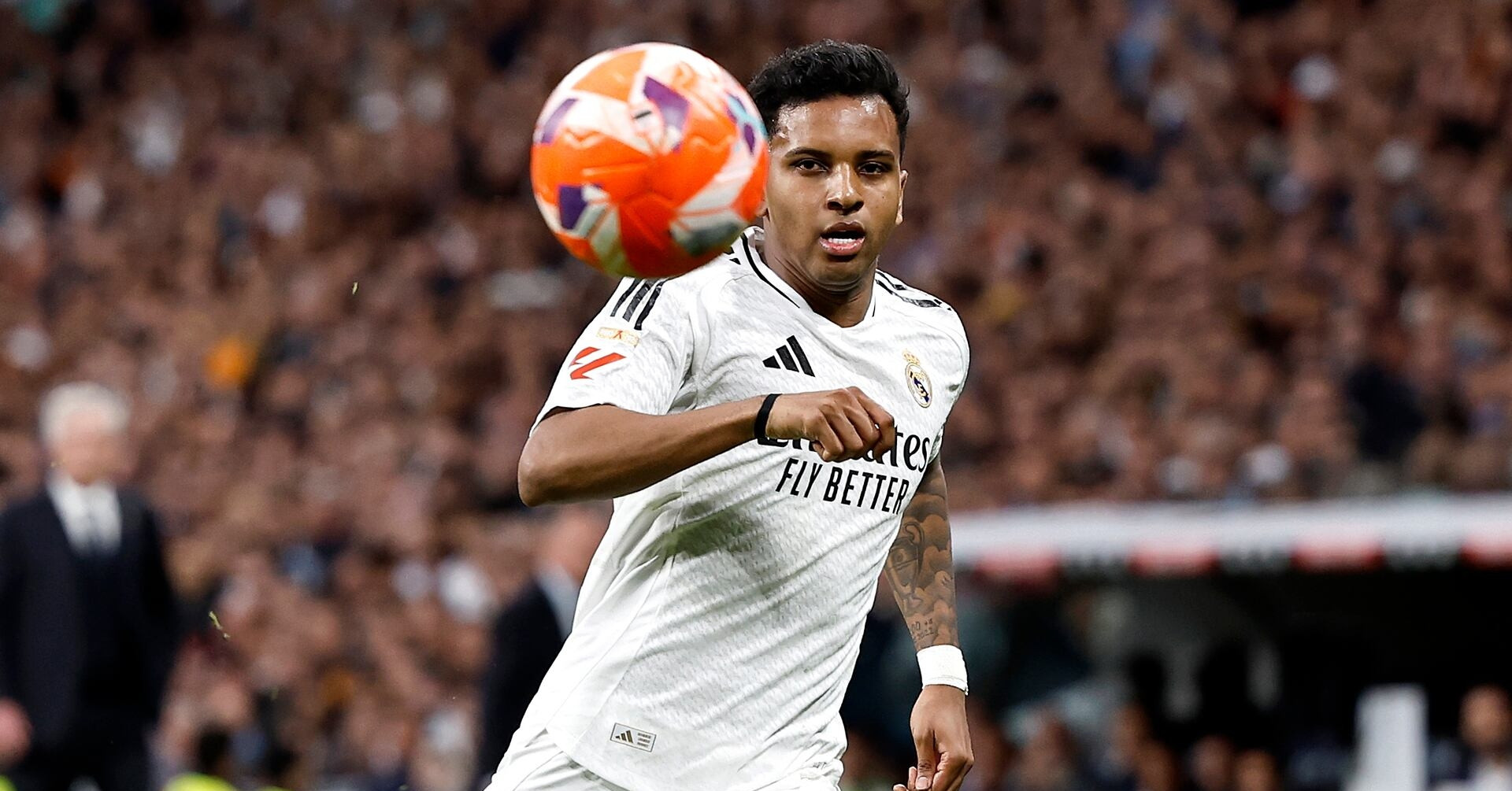 Chấn Động Chuyển Nhượng: MU Chiêu Ngân Rodrygo, Liverpool 'Ra Tay' Frimpong, Man City 'Bắt' Reijnders!