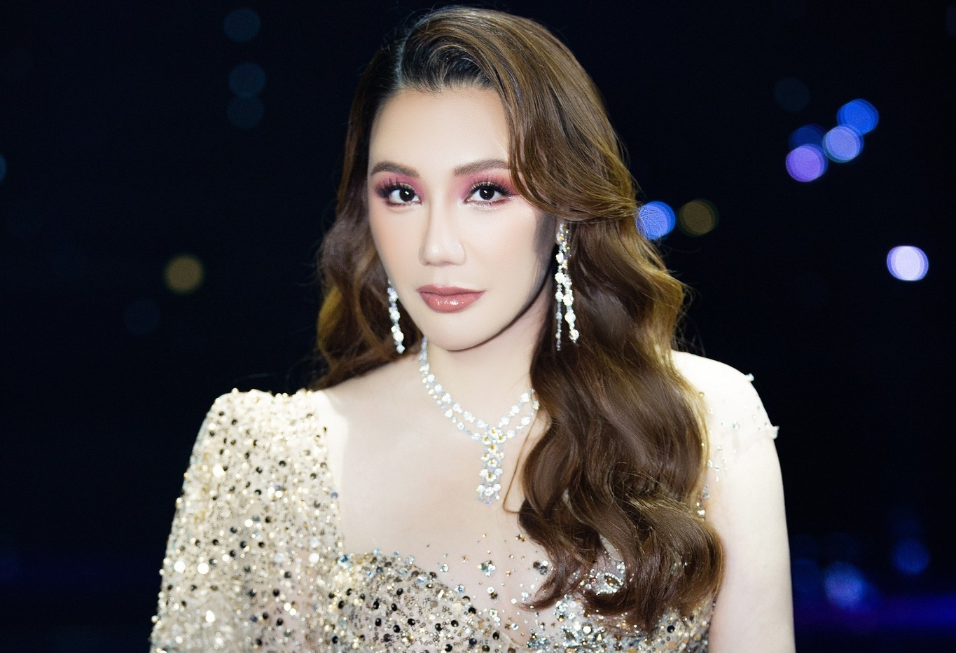 Ca sĩ Hồ Quỳnh Hương kết hôn ở tuổi 45
