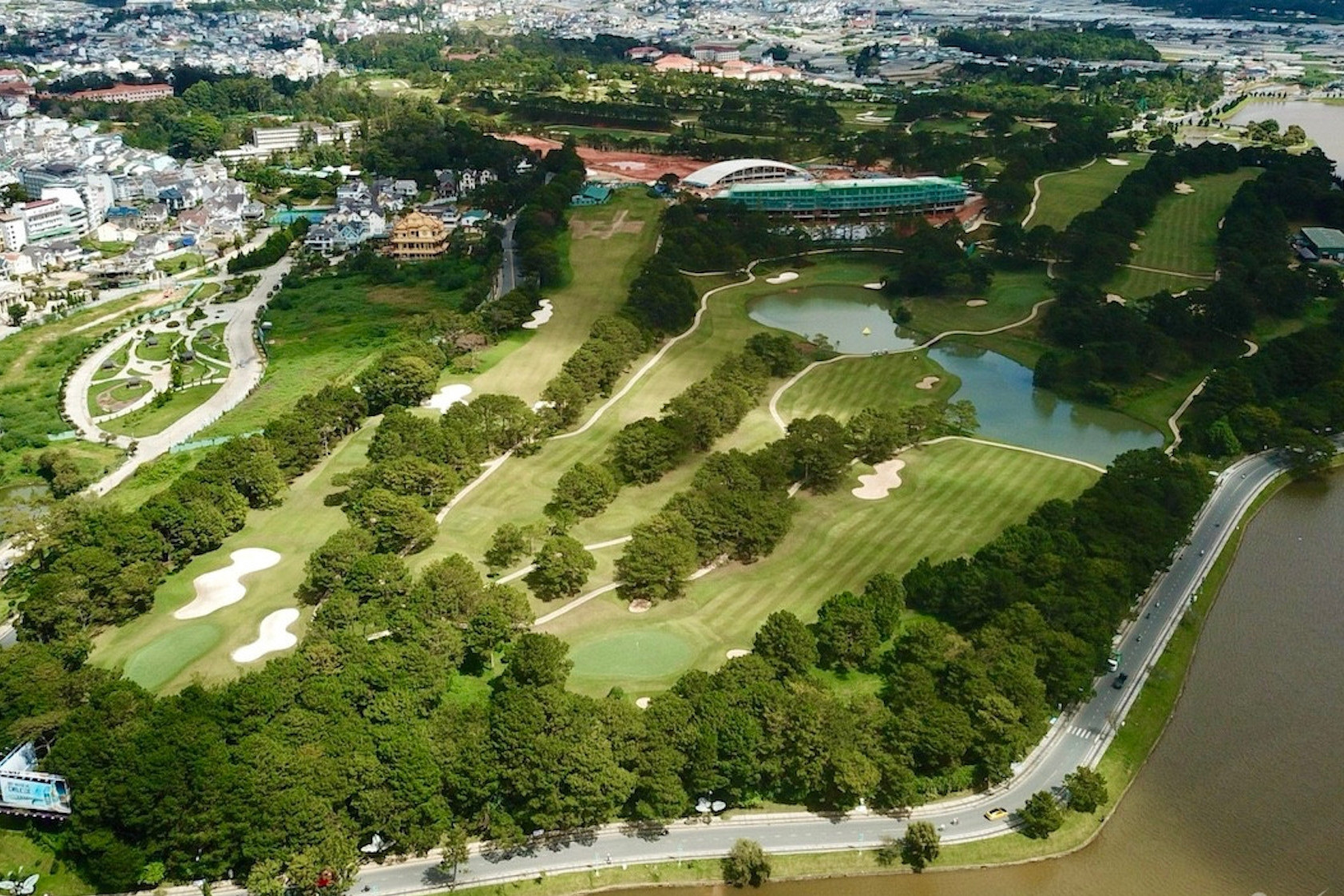 Đưa golf vào diện chịu thuế như rượu, bia, thuốc lá là sai lệch về bản chất?