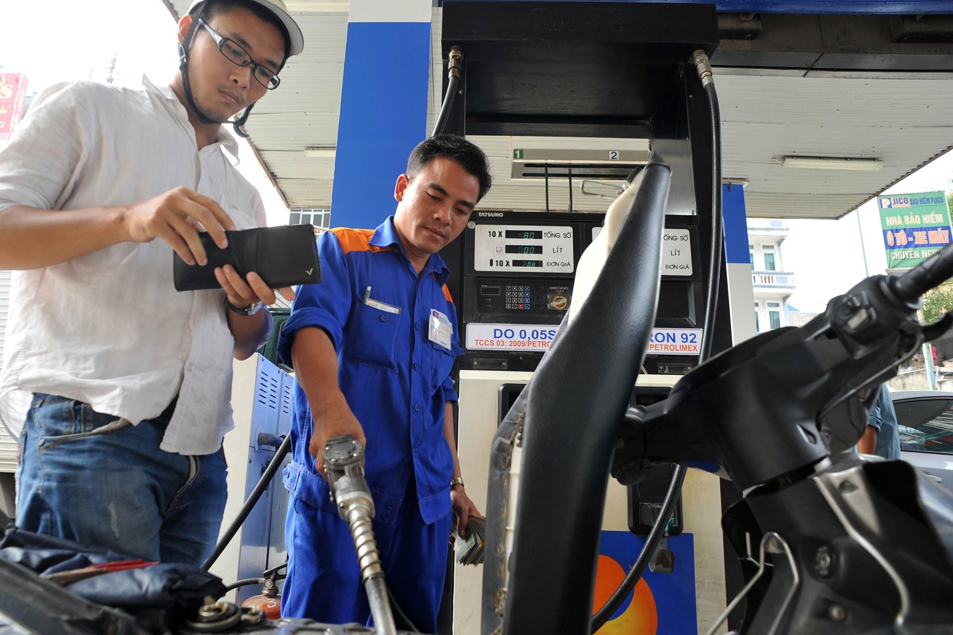 Giá xăng có thể đảo chiều tăng sau 2 lần giảm