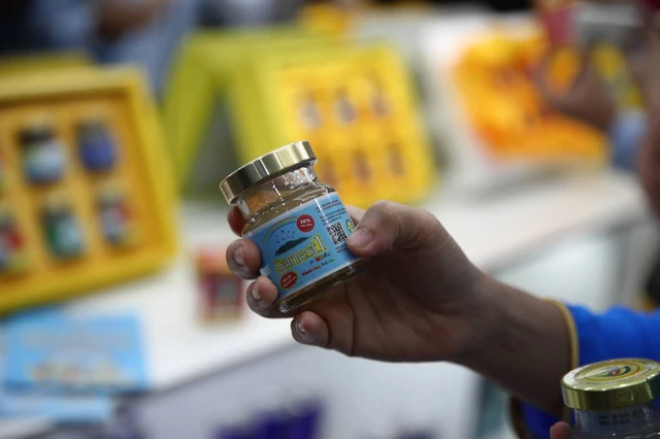 hinh 1 san pham yen sao gia duoc trung bay tai phong trien lam cuc quan ly thi truong 17471326674831614582608.jpg