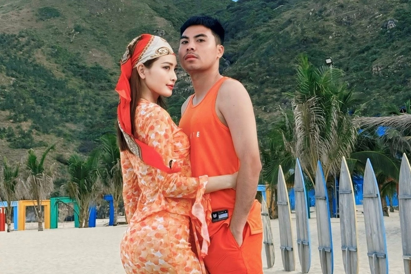 MC Huyền Trang nghỉ dưỡng cùng cầu thủ Đức Huy, Việt Trinh khoe ảnh hiếm
