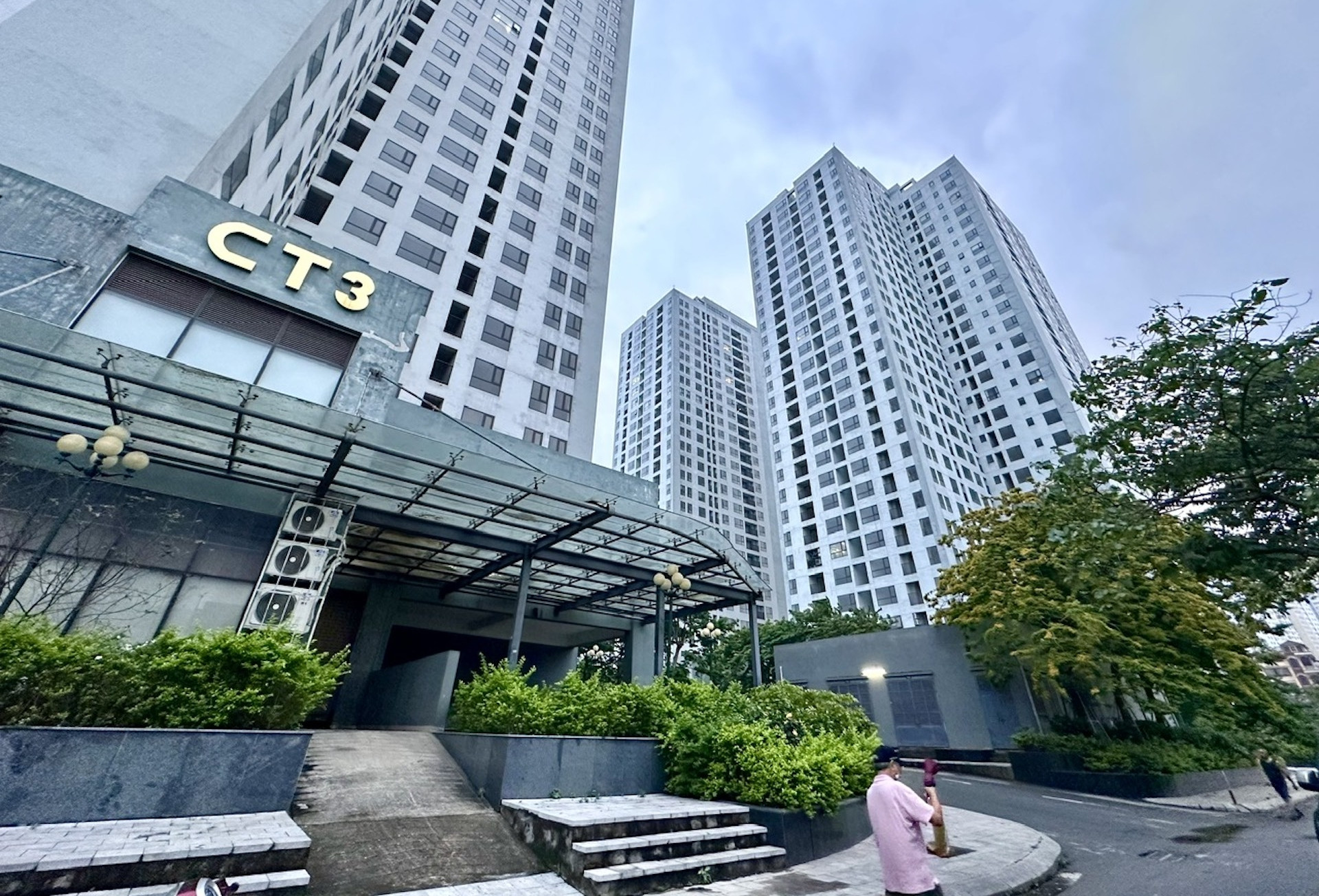 Mỗi tháng tốn 200 triệu vận hành tòa nhà giữa Hà Nội 'có tầng chỉ 1 hộ dân ở'