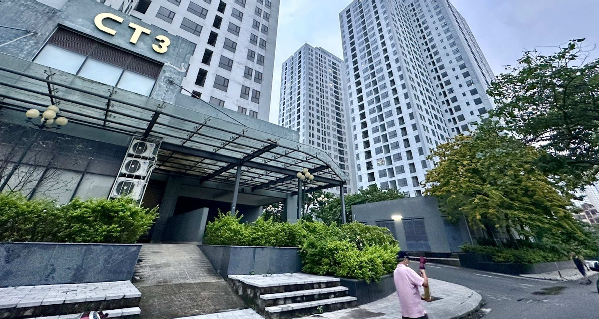 Mỗi tháng tốn 200 triệu vận hành tòa nhà giữa Hà Nội "có tầng chỉ 1 hộ dân ở"