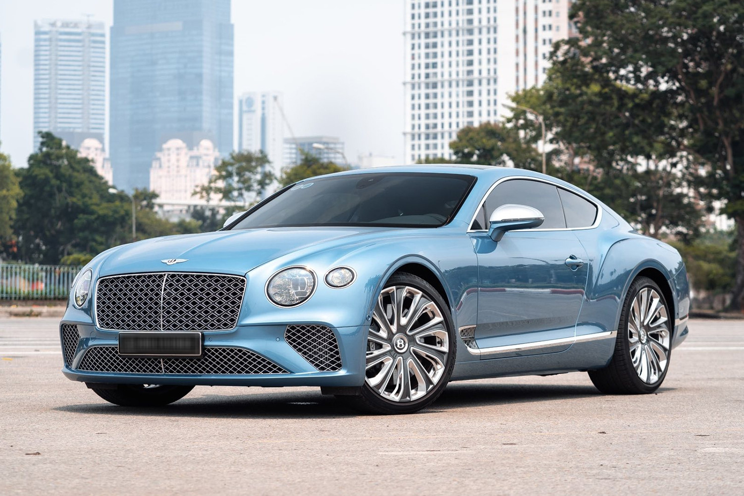 Mua Bentley chính hãng giá 26 tỷ, chủ xe lỗ nặng 10 tỷ dù mới đi 4.000 km