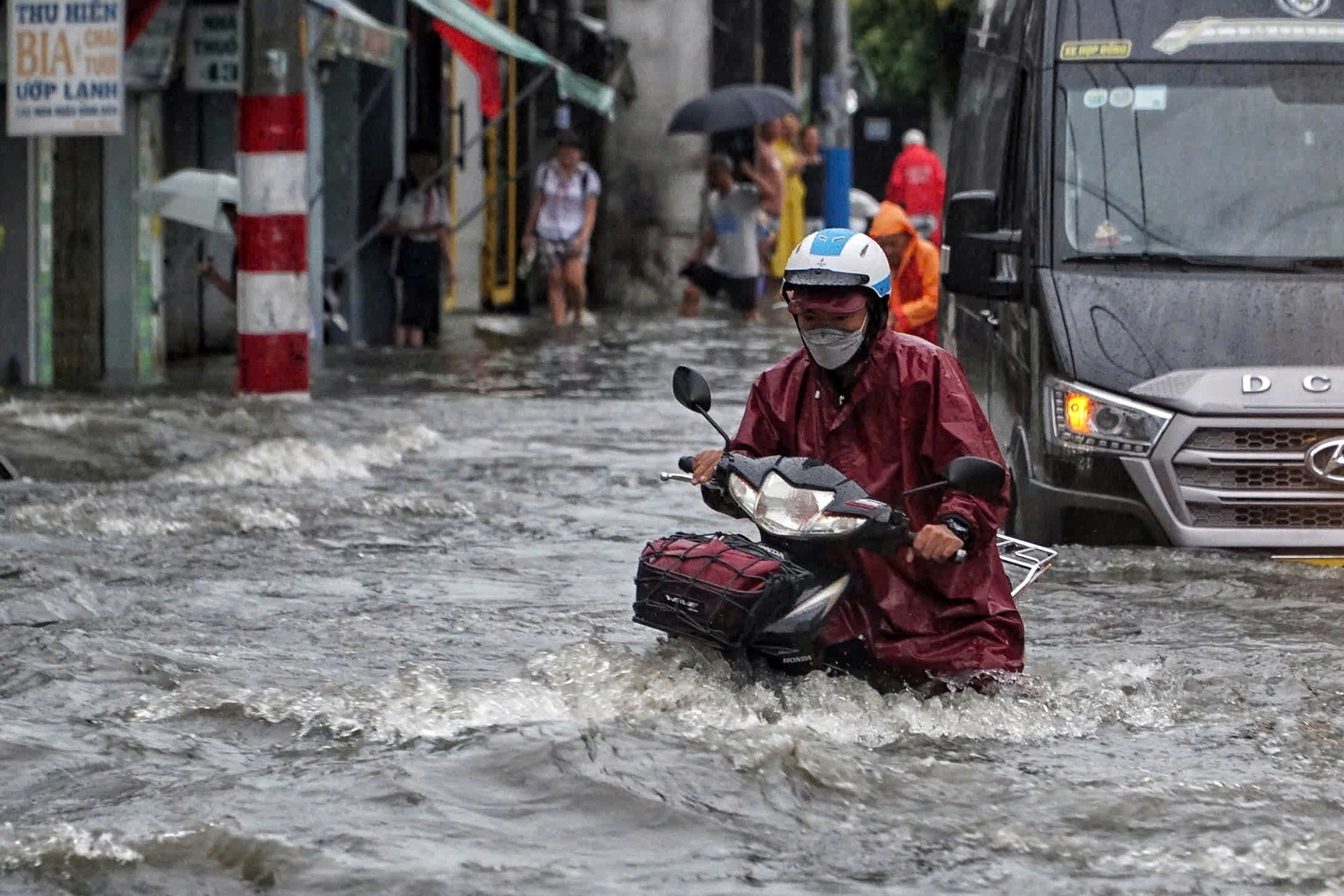 Mùa mưa bão 2025 dị thường, rất khó lường