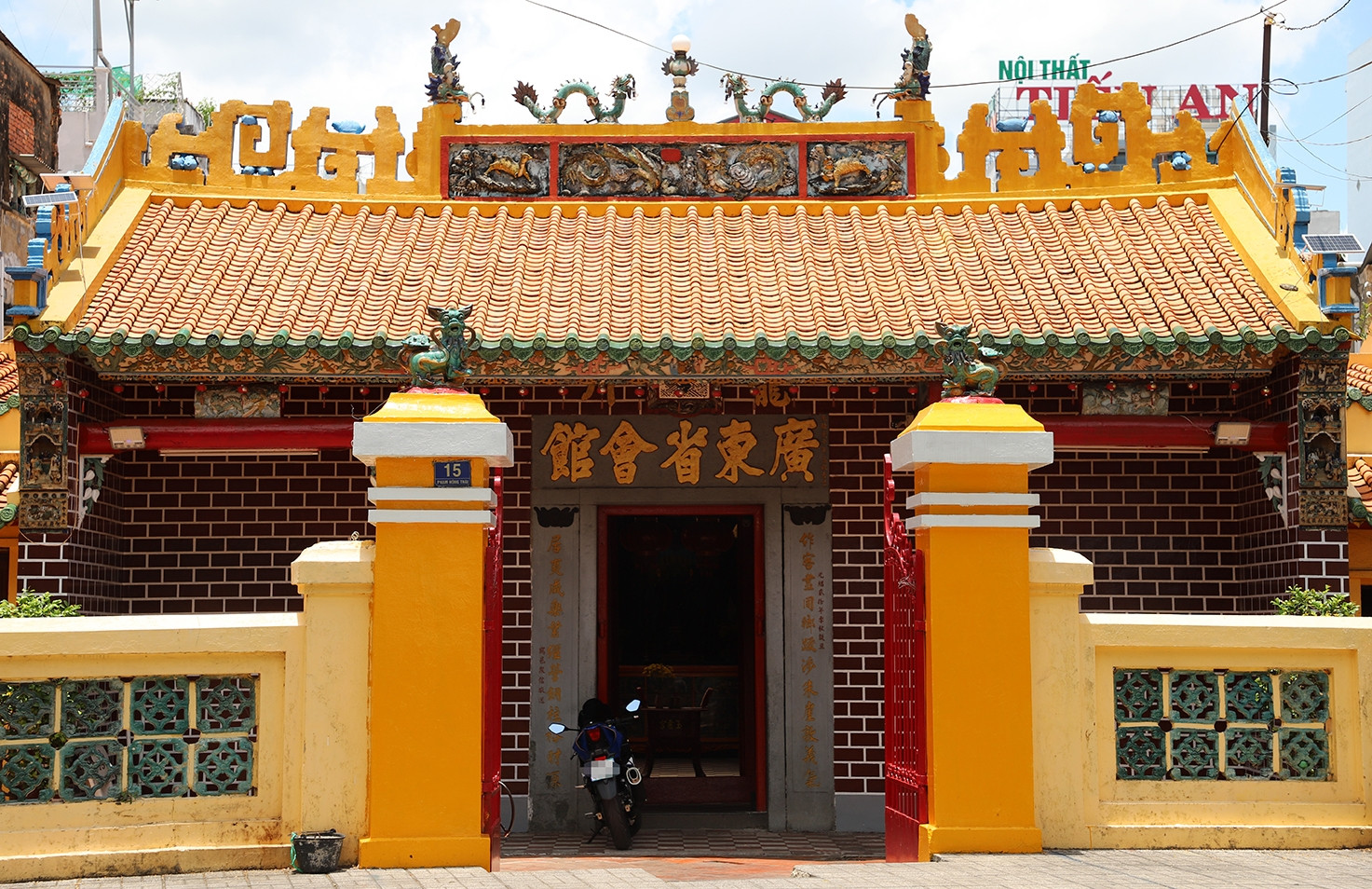 Ngôi chùa người Hoa trăm năm tuổi cạnh dòng sông Long Xuyên