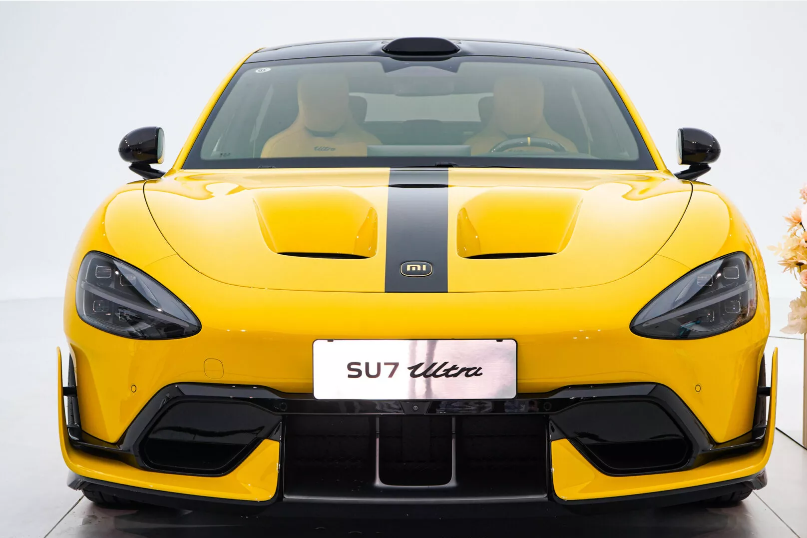 Ô tô điện Xiaomi quảng cáo lố về nắp ca-pô, hàng trăm chủ xe Trung Quốc phẫn nộ