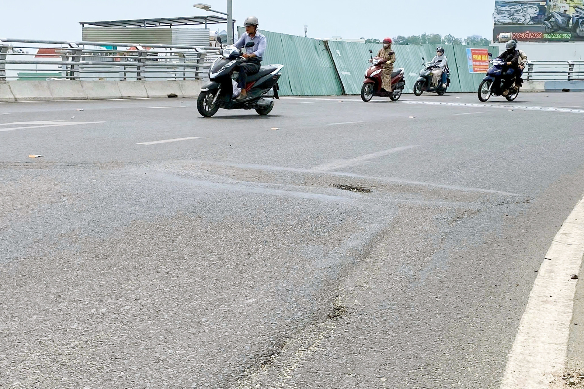 ‘Siêu âm’ mặt đường tìm nguyên nhân sụt lún dự án 1.350 tỷ của Tập đoàn Phúc Sơn