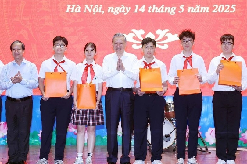 Tổng Bí thư: Thúc đẩy đổi mới sáng tạo, không để học sinh nào bị bỏ lại phía sau
