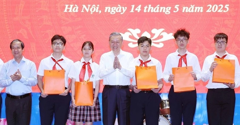 Tổng Bí thư: Thúc đẩy đổi mới sáng tạo, không để học sinh nào bị bỏ lại phía sau