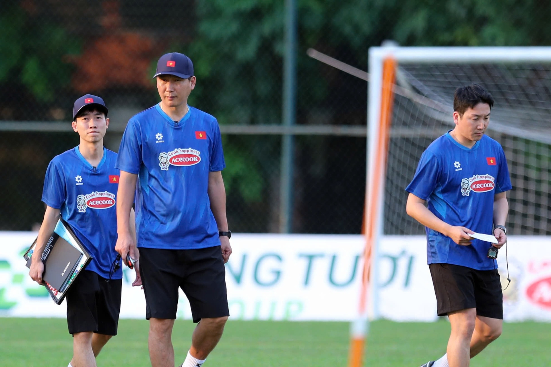 Tuyển Việt Nam: HLV Kim Sang Sik vẫn quên Nguyễn Filip, Đặng Văn Lâm?