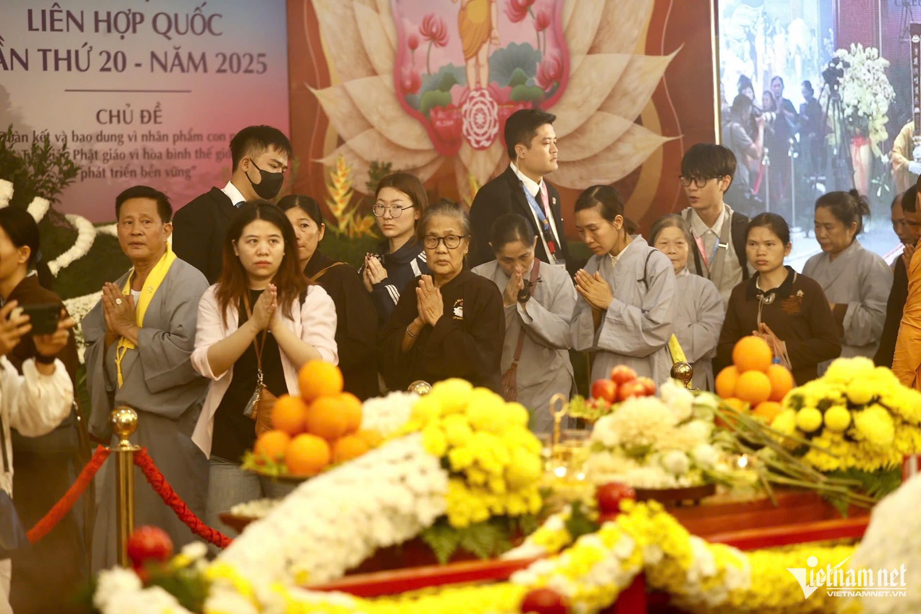 W-Ba con vao chiem bai.jpg