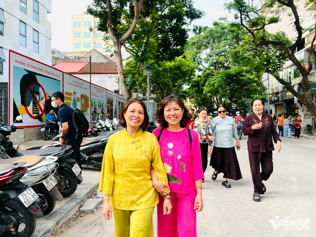 W-Chi Luong va chi Thuan.jpg