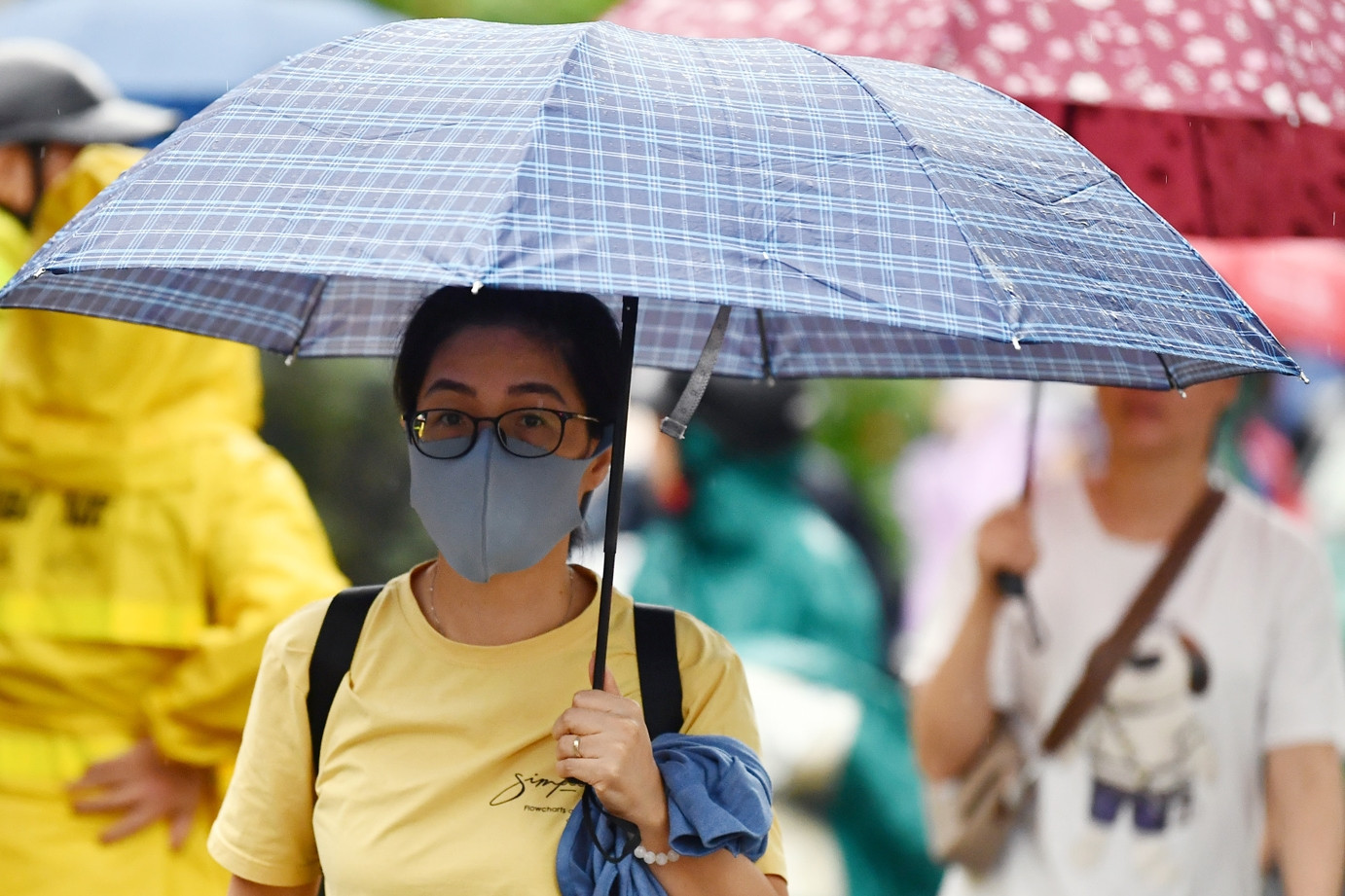 Dự báo thời tiết 16/5/2025: Mưa lớn cục bộ tiếp diễn ở miền Bắc, Nam Bộ 35 độ