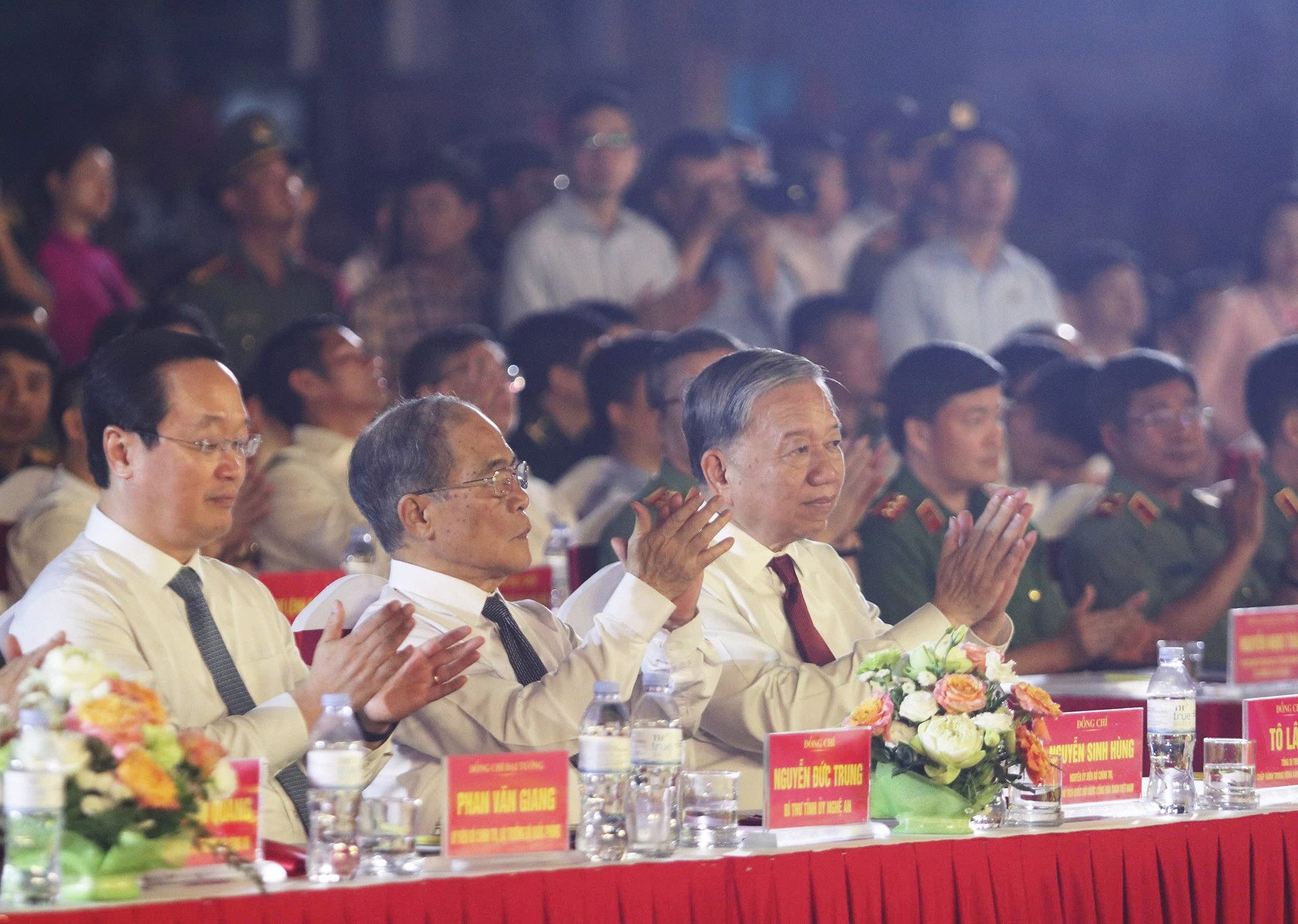 bác hồ0.jpg