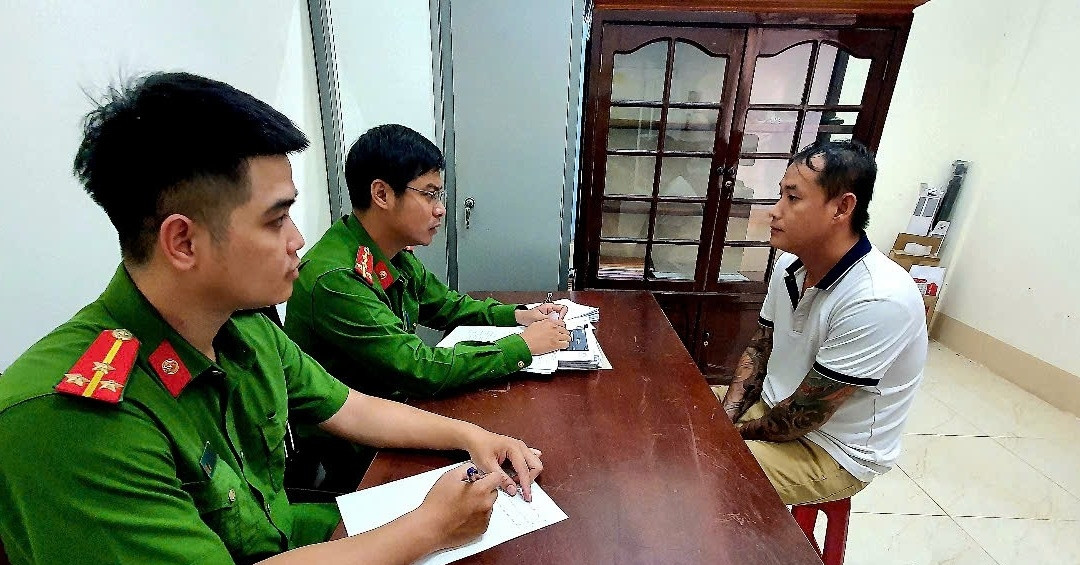 Bắt giữ đối tượng thuê 3 ô tô tự lái mang đi cầm cố