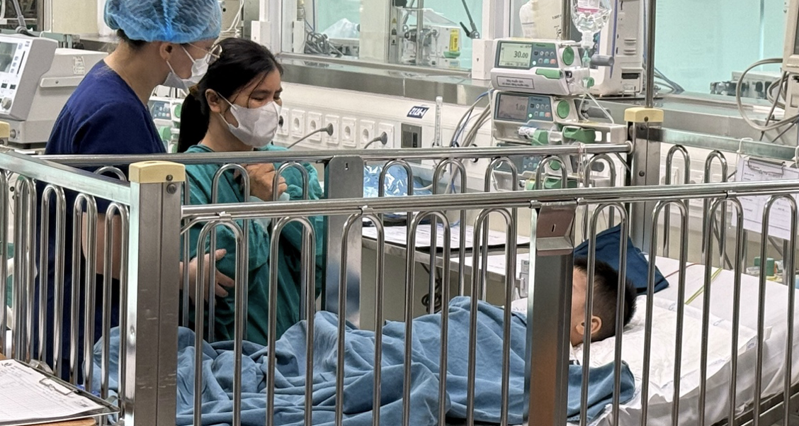 Bé trai trong vụ BVĐK tỉnh Nam Định bị tố "nộp đủ tiền mới cấp cứu" xuất viện