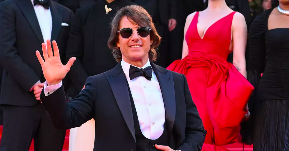 Bom tấn 10.000 tỷ nhận tràng pháo tay dài 5 phút, Tom Cruise hút mọi sự chú ý