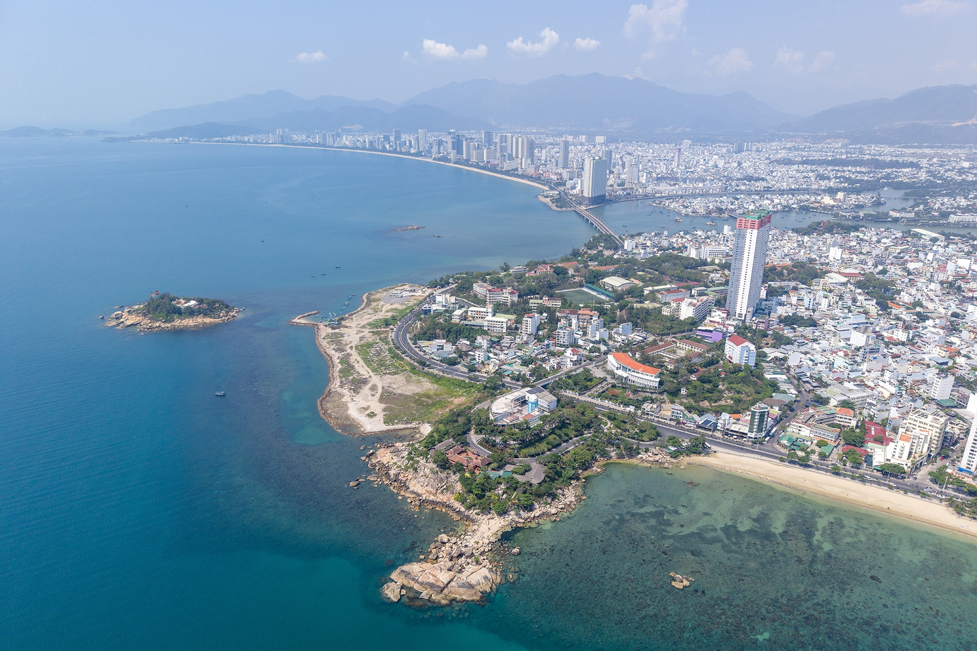 Cán bộ Ninh Thuận ra Khánh Hòa công tác sẽ 'có nhà ở, xe đưa đón hàng tuần'