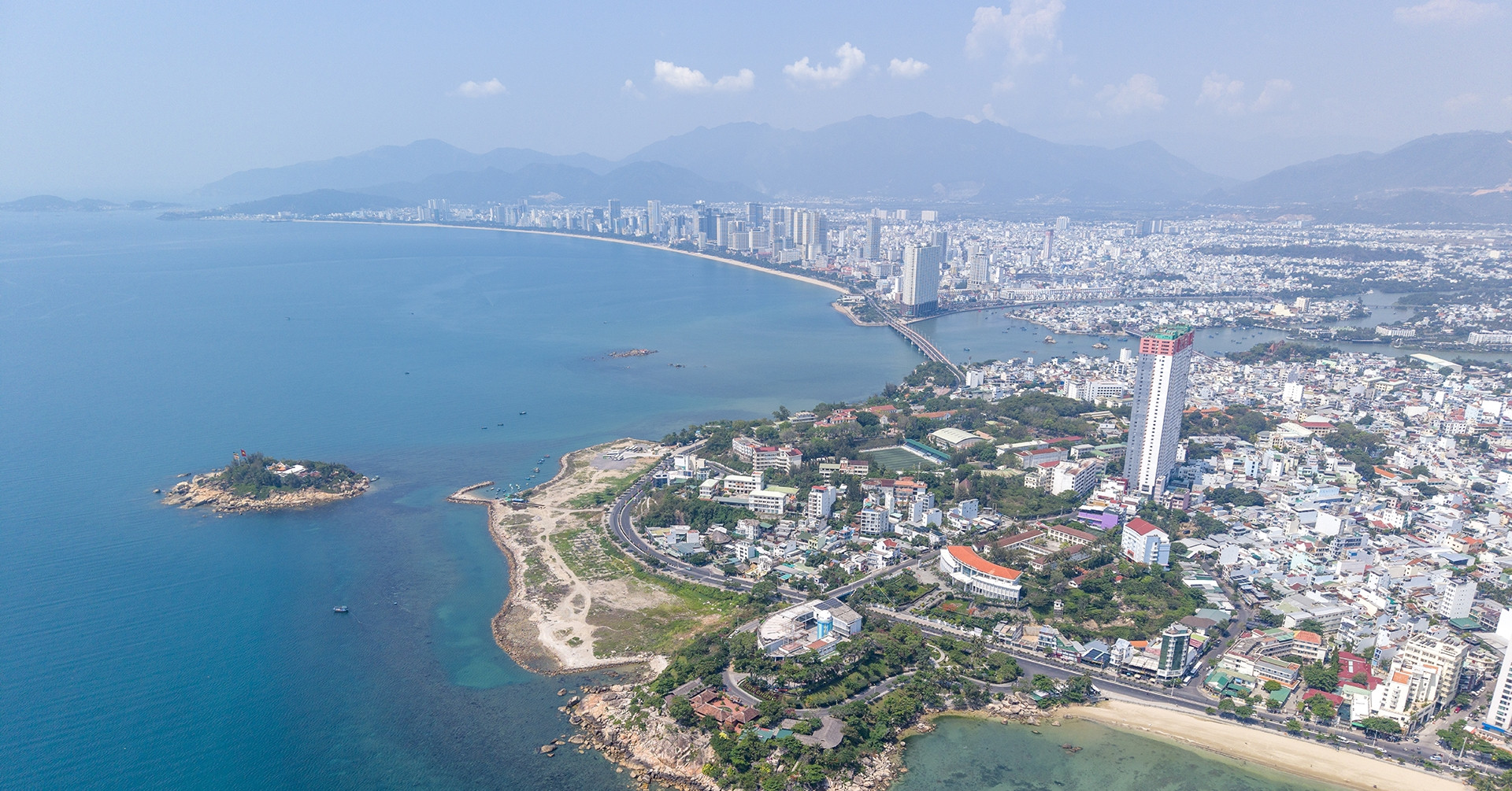 Cán bộ Ninh Thuận ra Khánh Hòa công tác sẽ 'có nhà ở, xe đưa đón hàng tuần'