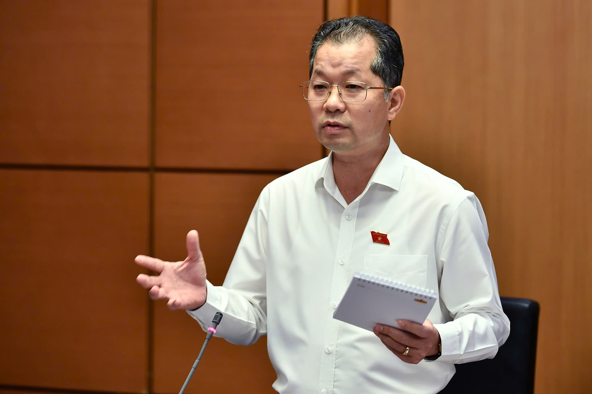 'Có cháu học tiến sĩ nước ngoài về chỉ được ký hợp đồng, giờ phải ra khỏi hệ thống'