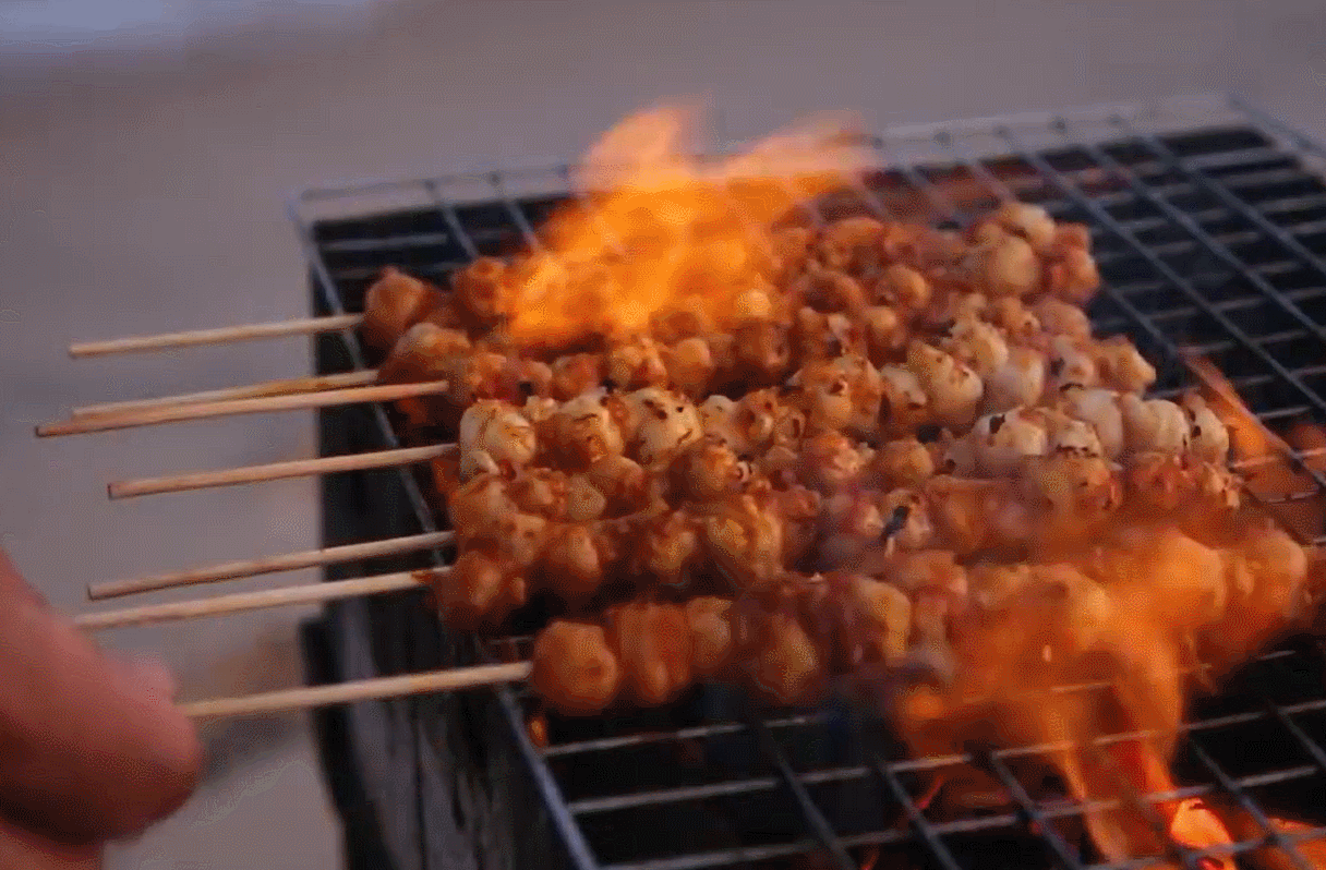 Đặc sản tên lạ ở Phan Thiết, trắng, giòn sần sật, nướng ăn rất ngon