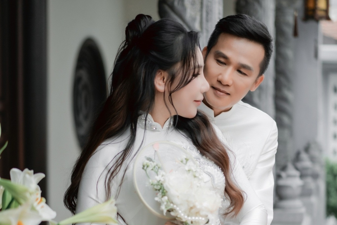 Hé lộ hình ảnh đầu tiên của Hồ Quỳnh Hương và chồng doanh nhân hơn 2 tuổi
