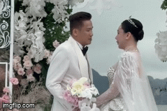 Hồ Quỳnh Hương khóc trong đám cưới, tiết lộ đã có con trai 2 tuổi