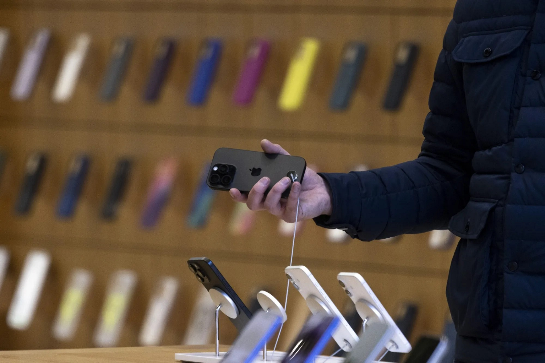 iphone bloomberg