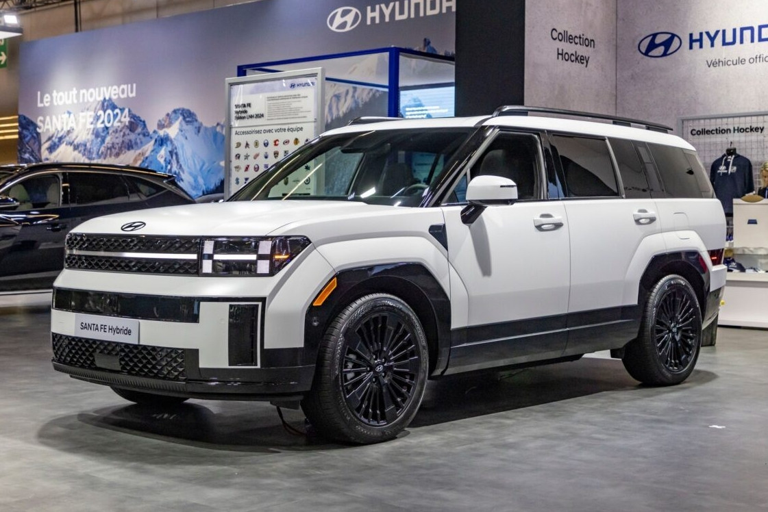 Loạt xe SUV tiền tỷ đang được giảm giá mạnh, khách mua 'lời' cả trăm triệu