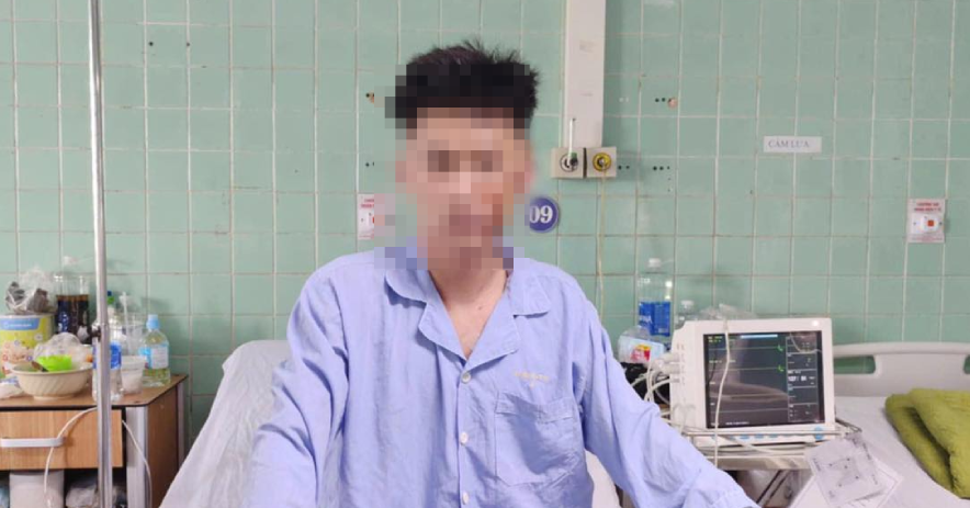 Nam thanh niên đi cấp cứu lúc nửa đêm với thanh gỗ xuyên ngực