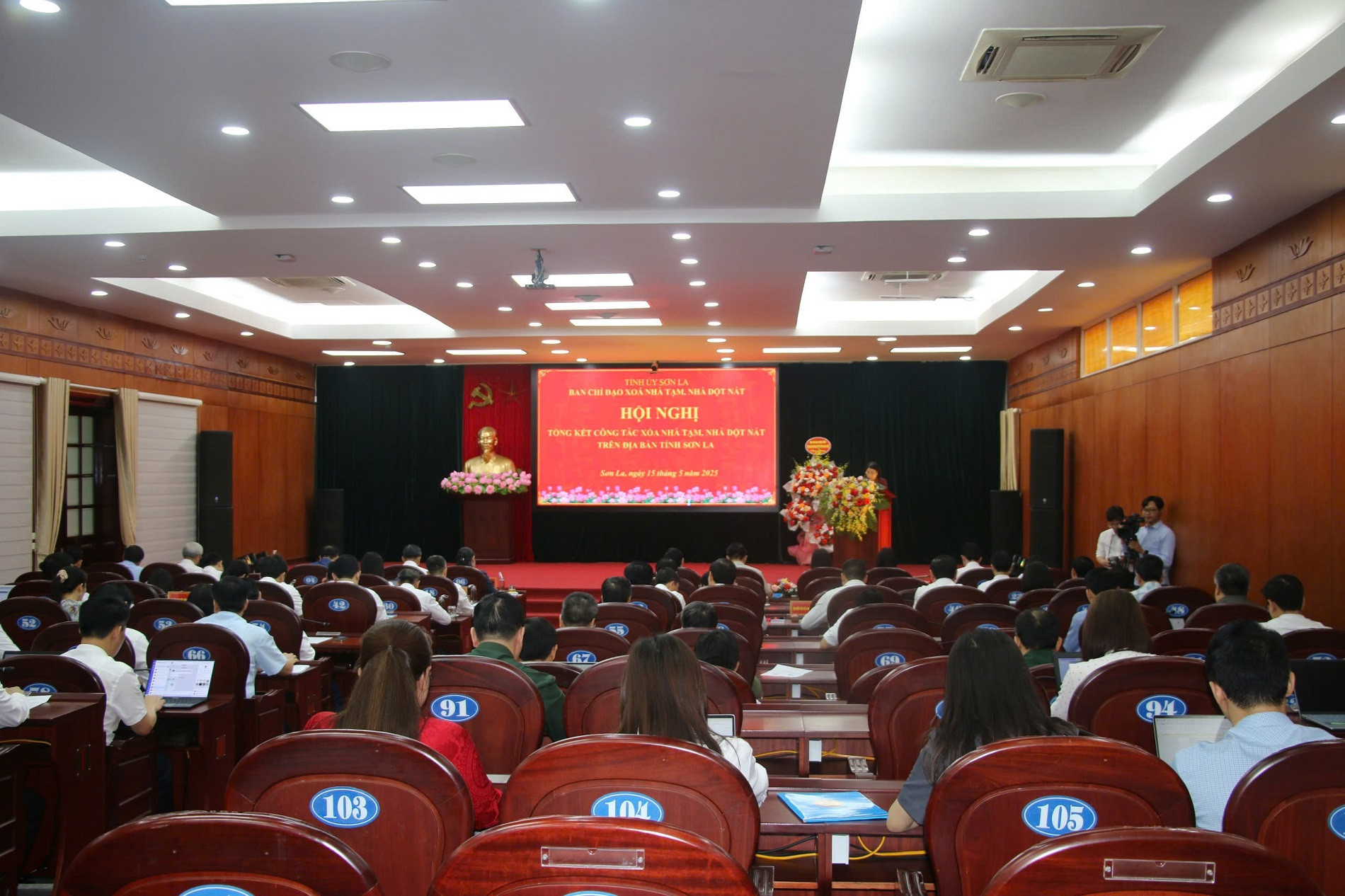 Toan canh hoi nghi.jpg