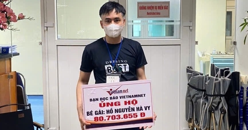 Trao hơn 80 triệu đồng tới bé Hồ Nguyễn Hà Vy bị tan máu bẩm sinh cần ghép tủy