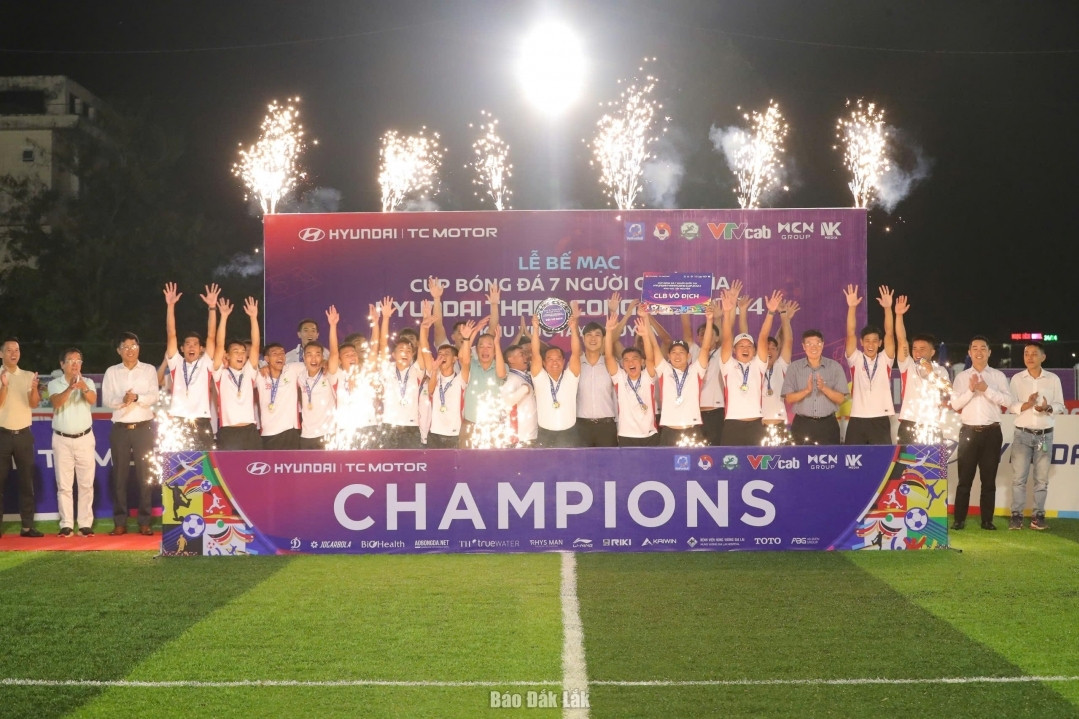 Tuyển thủ Việt Nam sắp đấu các ngôi sao bóng đá phong trào