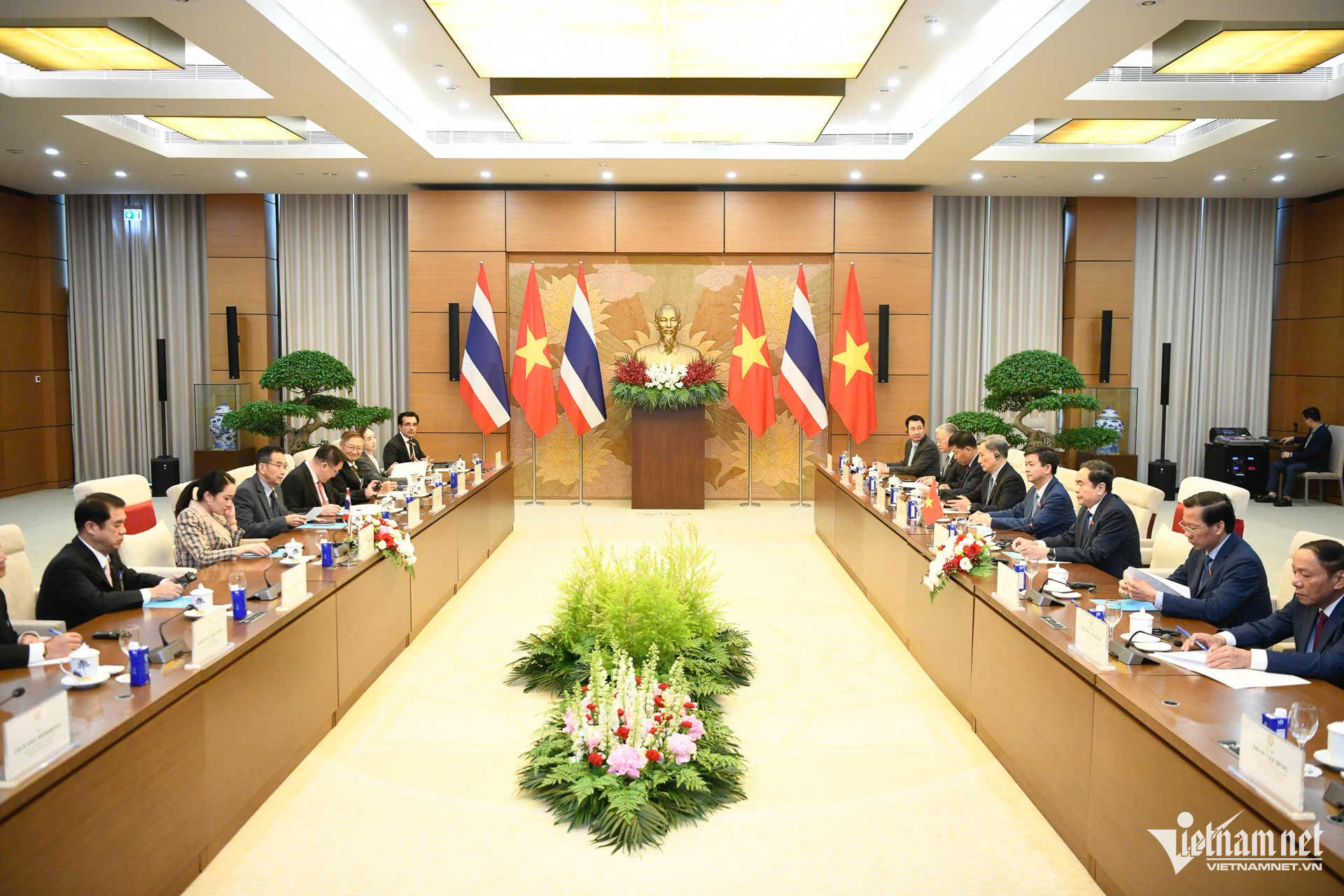 W-Trần Thanh Mẫn Paetongtarn Shinawatra 12.jpg