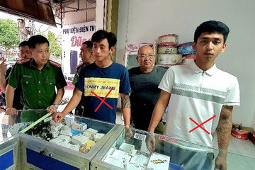 Bắt giữ 2 thanh niên khống chế người đàn ông trong nhà thờ, cướp tài sản