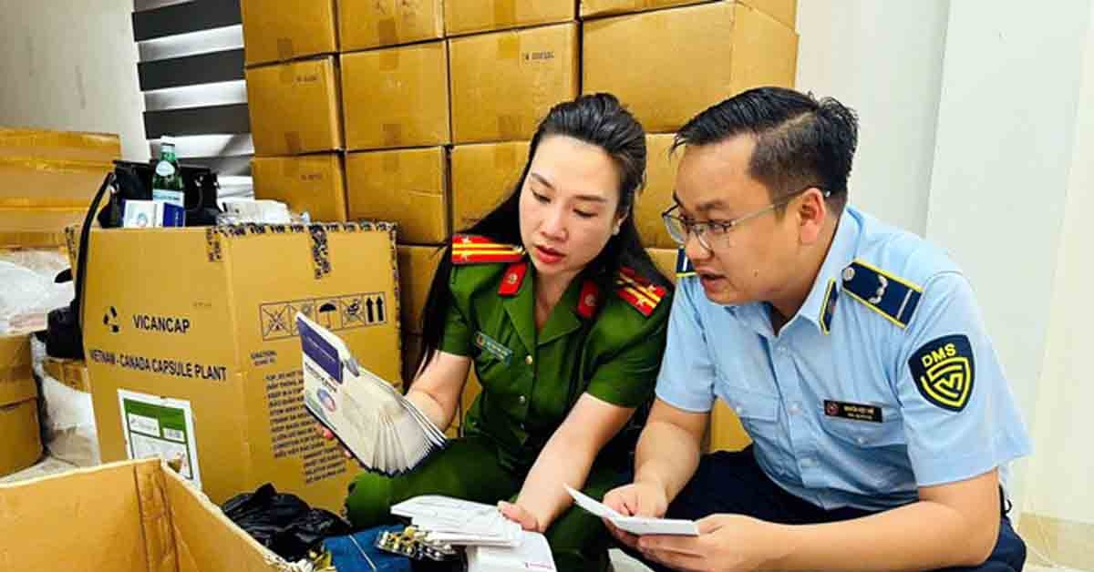 Công an Hà Nội thu giữ hơn 100 tấn thực phẩm ch...