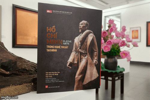 Hình ảnh Chủ tịch Hồ Chí Minh qua trang sách