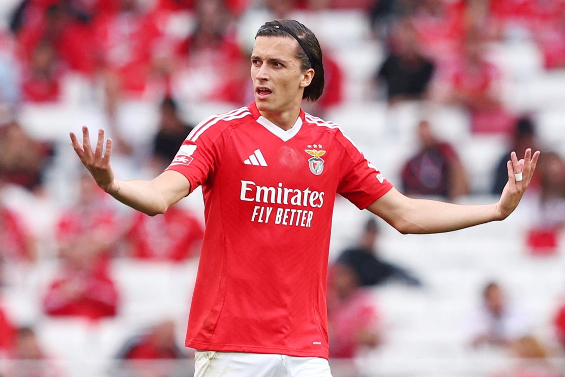 Real Madrid giang tay đón cựu cầu thủ MU