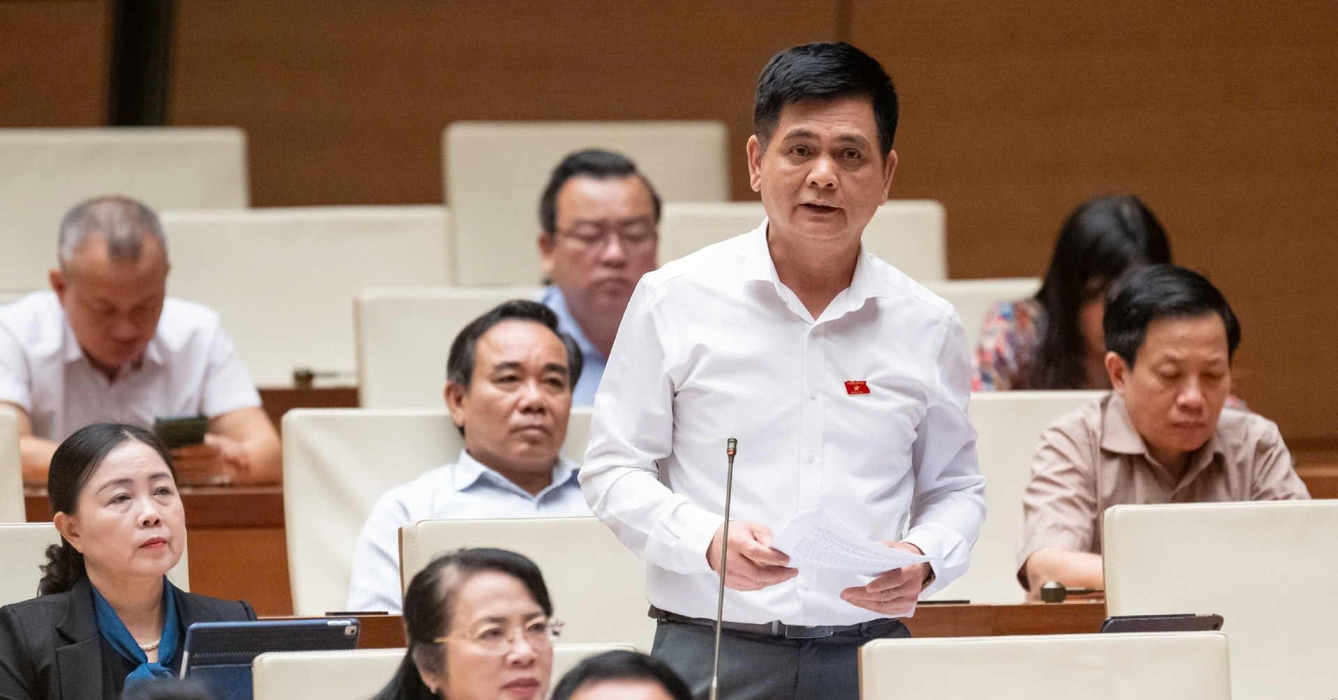 Tăng 100% lương cho cán bộ làm chính sách thì phải gắn với trách nhiệm