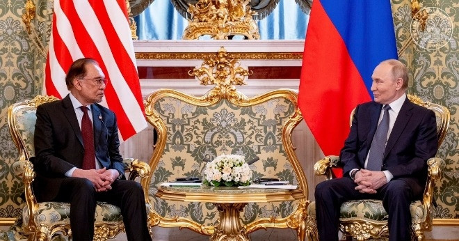 Tổng thống Putin gây 'sốt' vì màn đố vui cùng Thủ tướng Malaysia