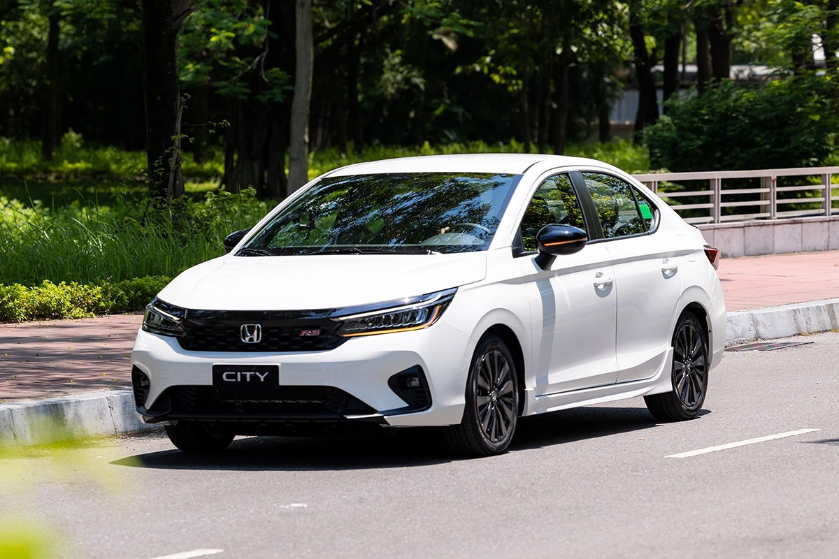 Top xe sedan giá rẻ bán chạy tháng 4/2025: City dẫn đầu, Accent và Vios hụt hơi