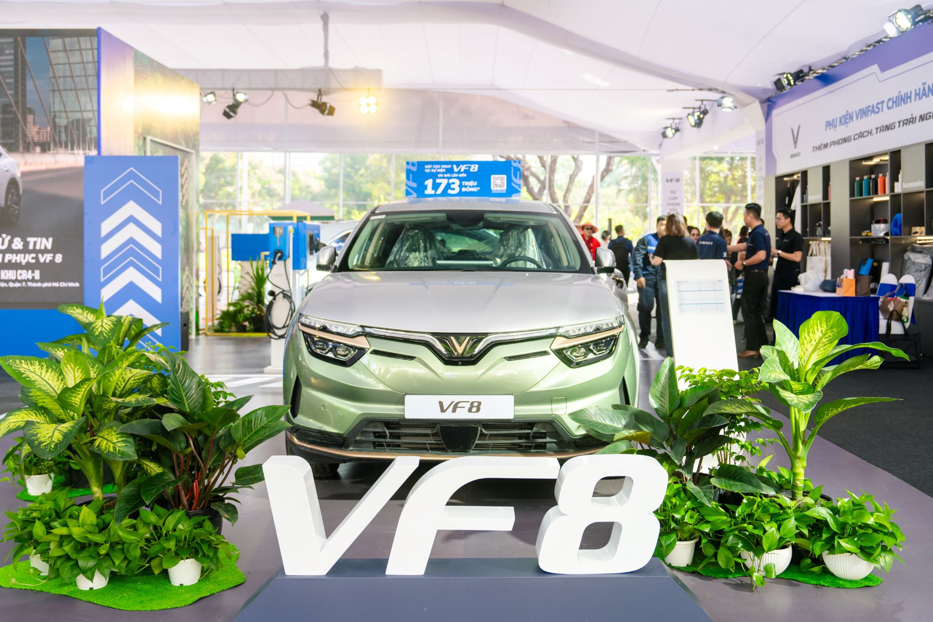 3 VinFast VF8.jpg