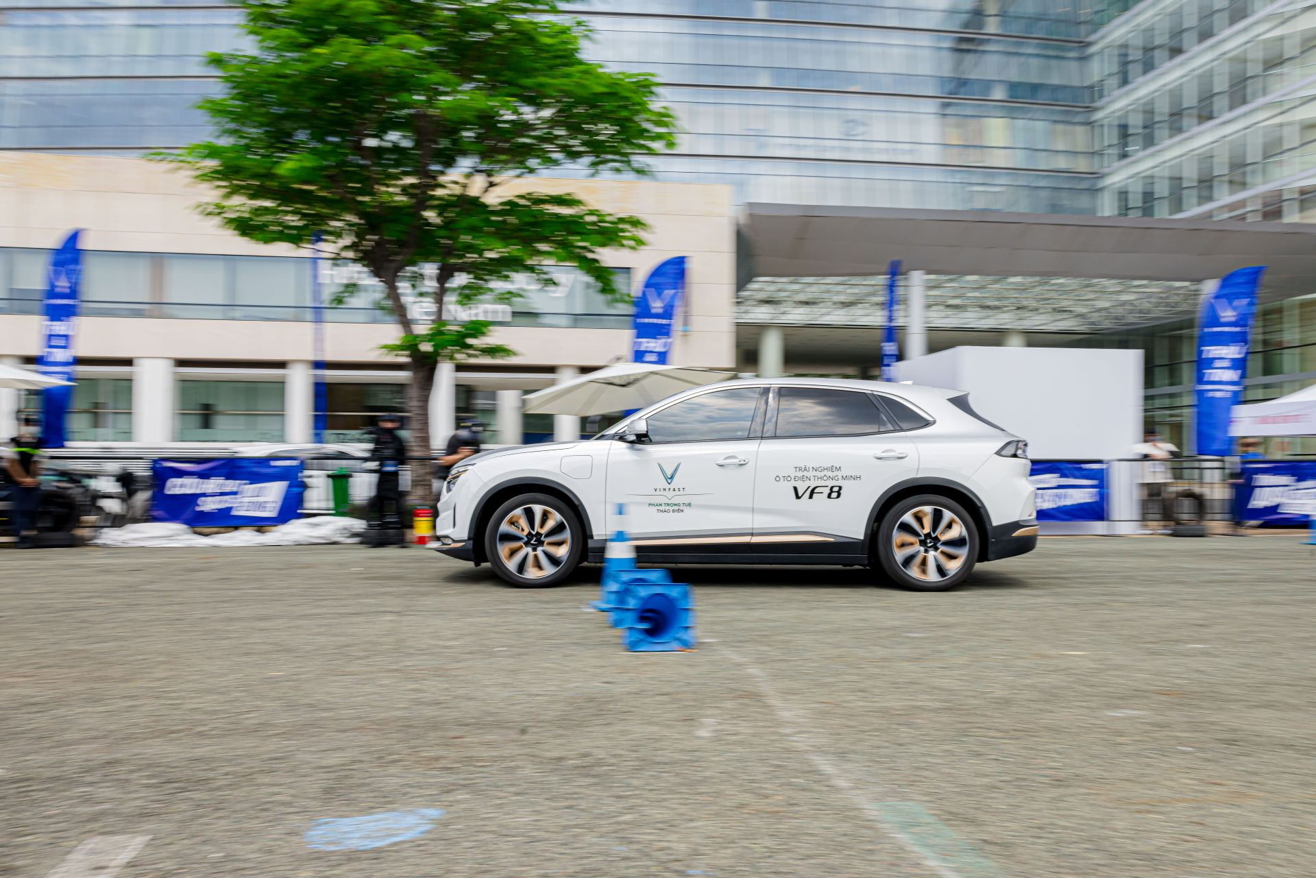 4 VinFast VF8.jpg