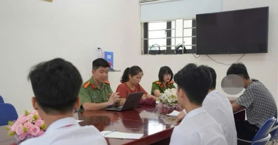 Bản tin chiều 17/5: Nam sinh bị đánh hội đồng đến mức gãy xương sườn
