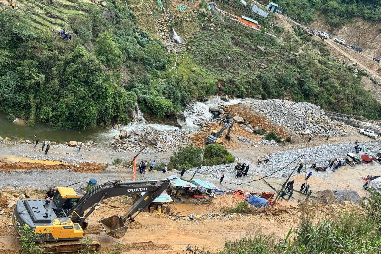 Bản tin cuối ngày 16/5: Sạt lở đá khiến 5 người mất tích ở Lai Châu