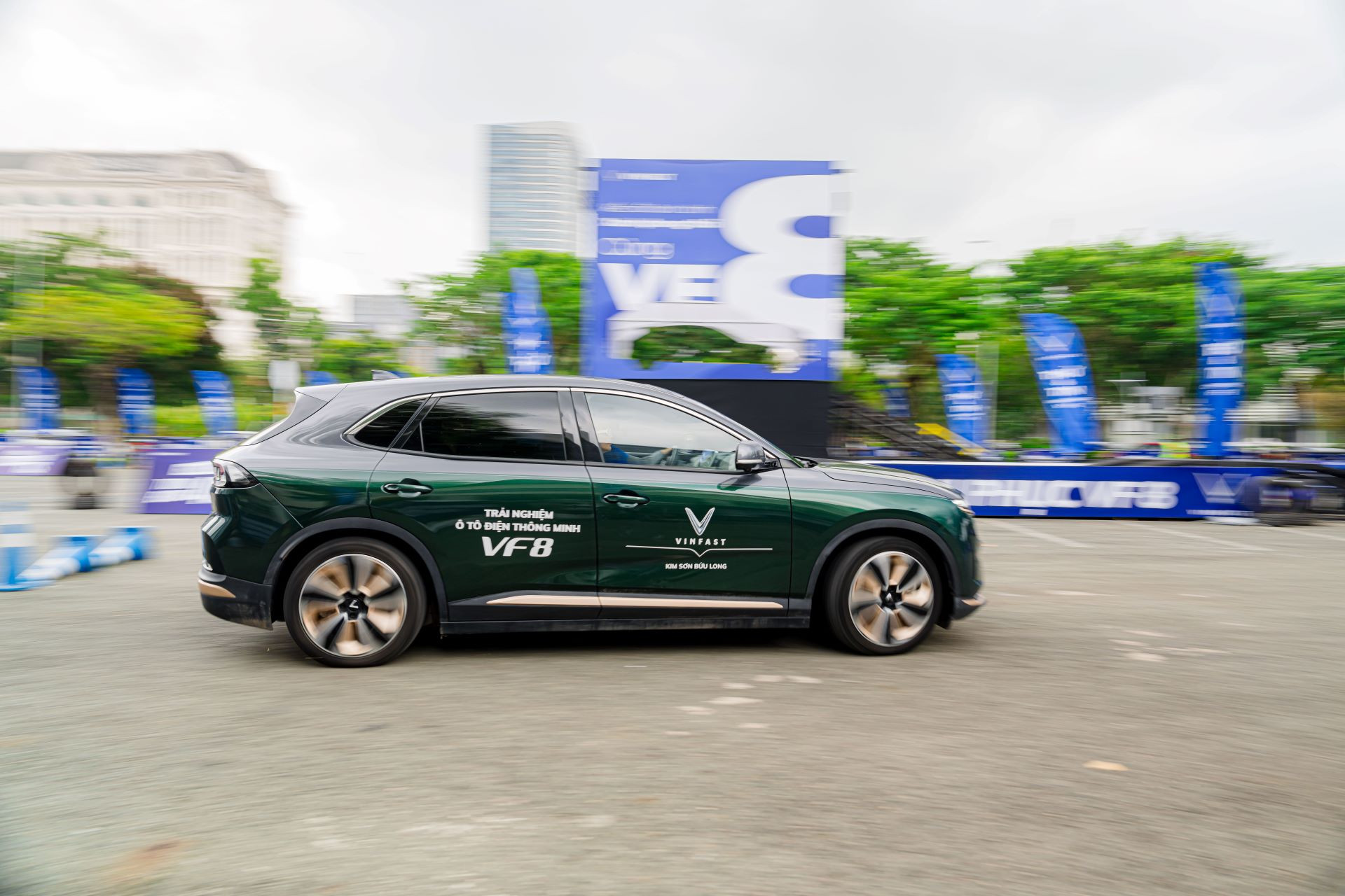 8 VinFast VF8.jpg