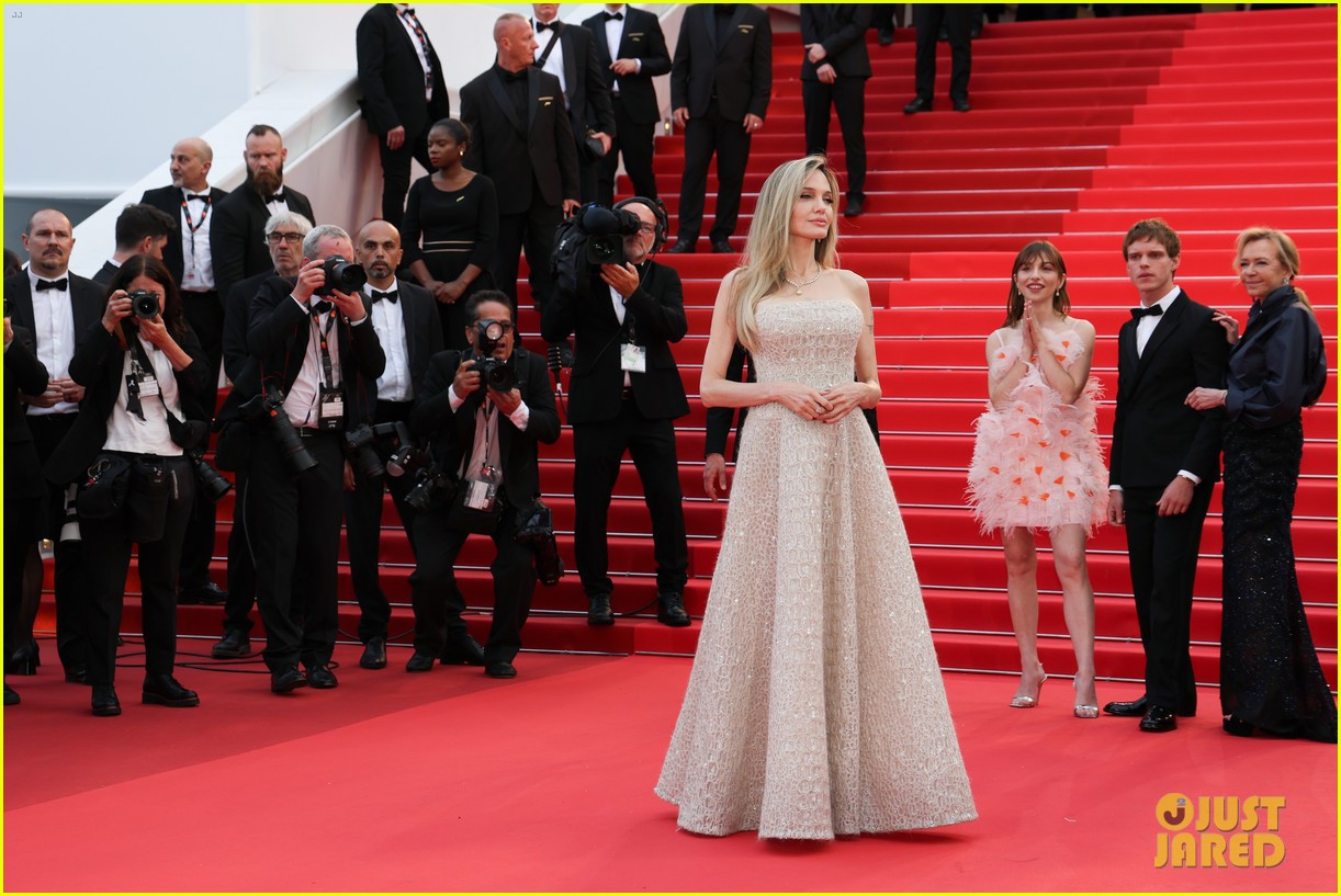 angelina jolie cannes 36.jpg
