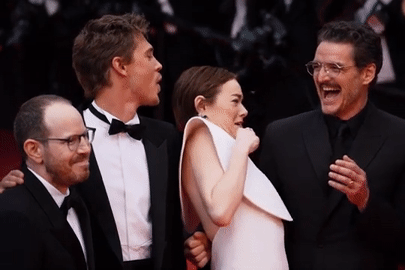 Clip nữ diễn viên né ong đốt khi đang tạo dáng trên thảm đỏ gây sốt